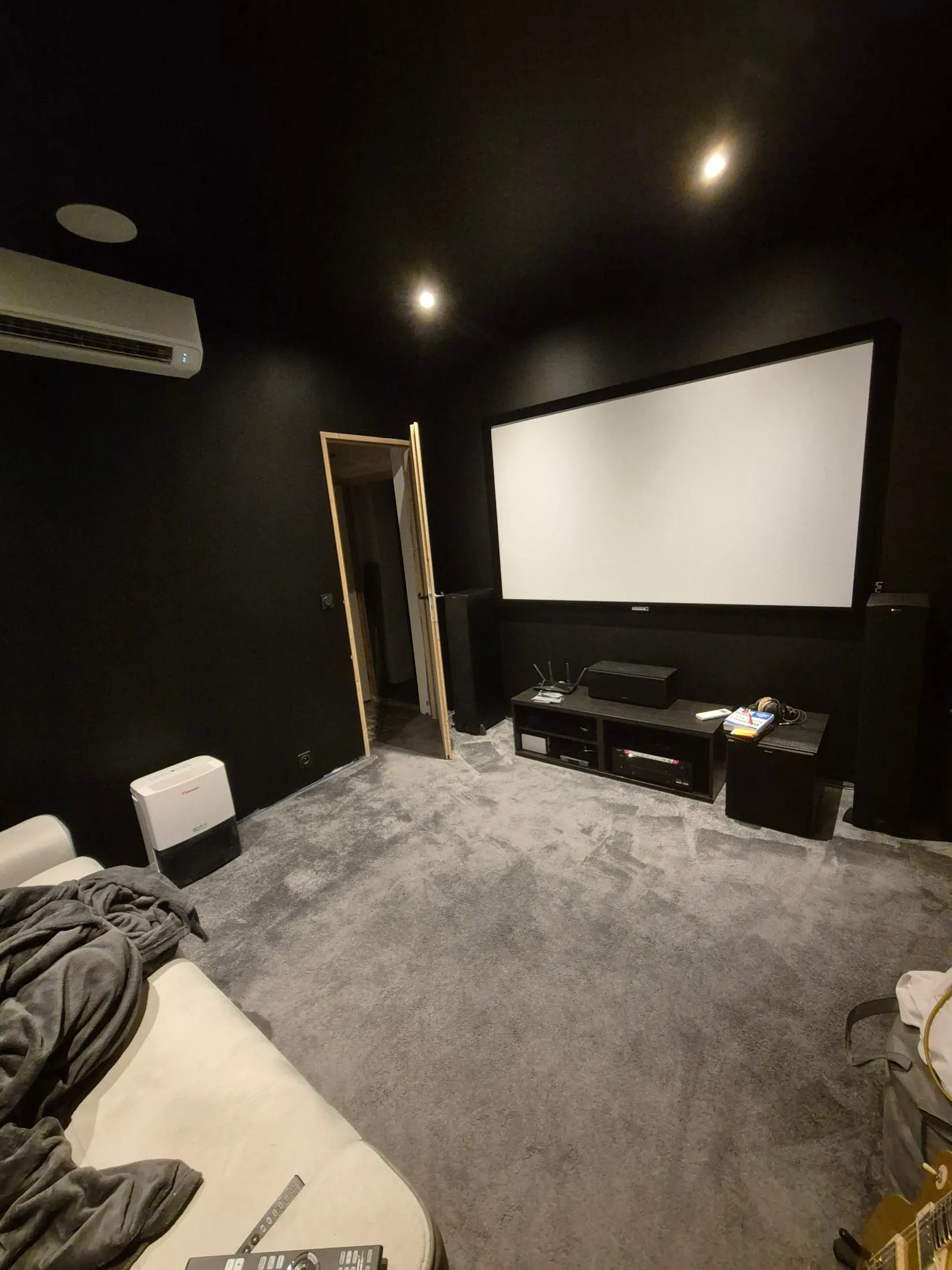 Salle home cinéma sur mesure réalisée au Thor